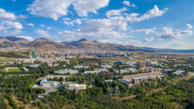 Erzurum Büyükşehir Belediye Başkanı Mehmet Sekmen, üniversiteleri tercih edecek olan