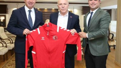 Erzurum Büyükşehir Belediye Başkanı Mehmet Sekmen, kentte gençlerin erken yaşta