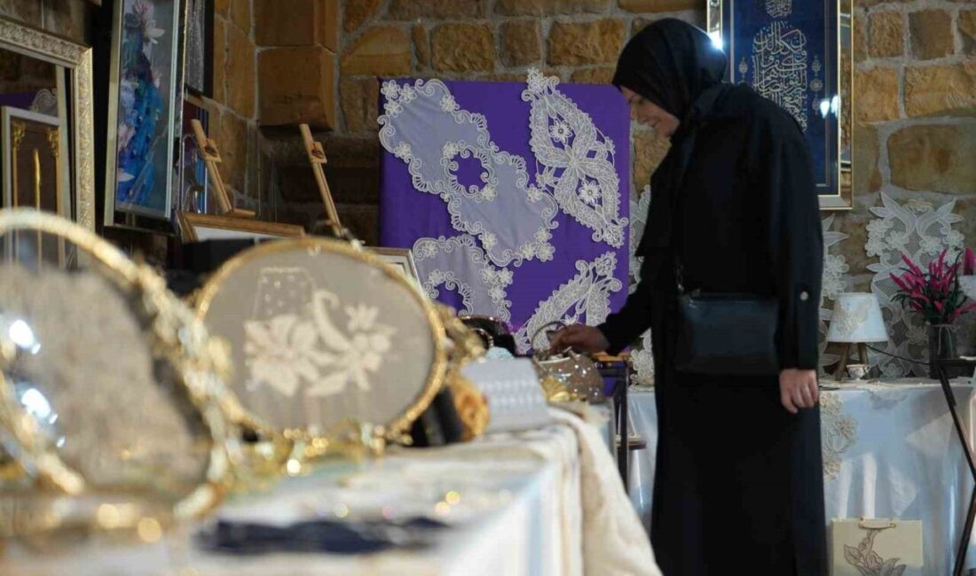 Aile Yaşam Merkezi kursiyerlerinin el emeği ürünleri, Tarihi Taşhan’da ziyaretçilerin