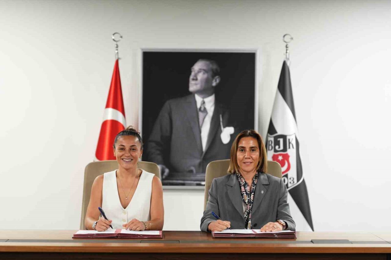 Beşiktaş Kulübü, kadın futbol takımının başına Didem Karagenç’in getirildiğini açıkladı.