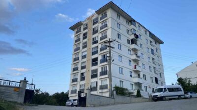 Kastamonu’da bir binanın 7. katından düşen 2 yaşındaki çocuk, kaldırıldığı