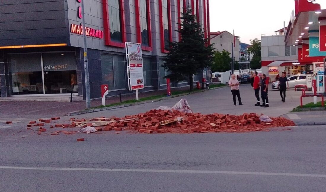 Zonguldak’ın Çaycuma ilçesinde meydana gelen olayda seyir halinde olan bir