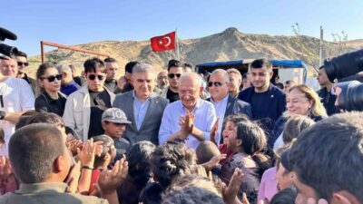 Cumhuriyet Halk Partisi (CHP) Genel Başkanı Kemal Kılıçdaroğlu, Özgür Özel’in