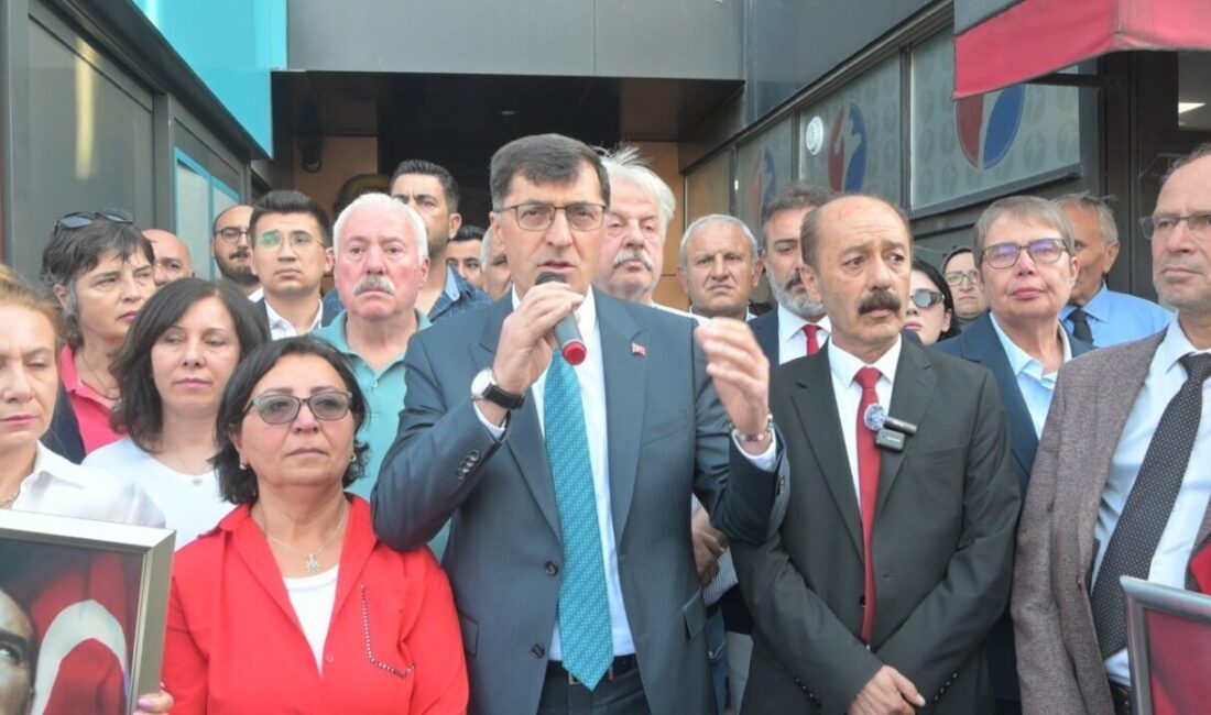 CHP Kütahya İl Başkanı Tamer Yenikaya ve il yönetimi, ilçe