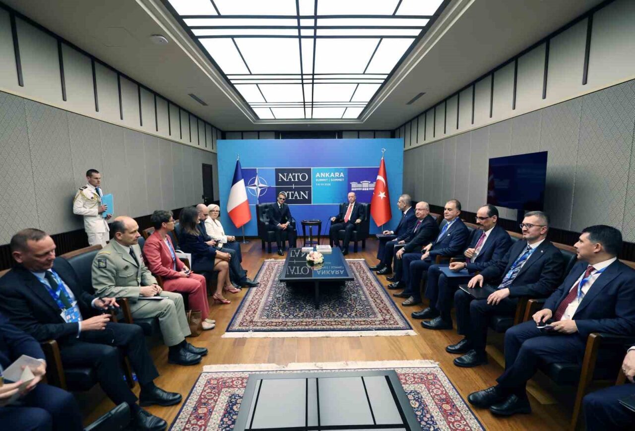 Cumhurbaşkanı Recep Tayyip Erdoğan, NATO Liderler Zirvesi kapsamında Fransa Cumhurbaşkanı