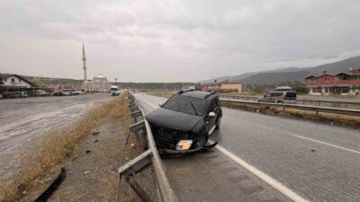 Kastamonu’nun Tosya ilçesinde etkili olan kuvvetli sağanak sebebiyle D100 karayolunda