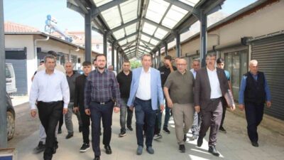 Elazığ AK Parti milletvekilleri, kentin farklı ilçelerinde vatandaşlarla bir araya