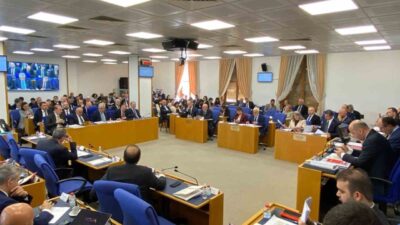 En düşük emekli aylığının 23 bin 552 liraya yükseltilmesini içeren