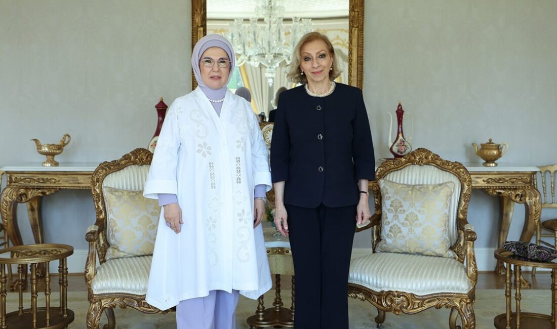 Cumhurbaşkanı Recep Tayyip Erdoğan’ın eşi Emine Erdoğan, Lübnan Başbakanı Nevvaf