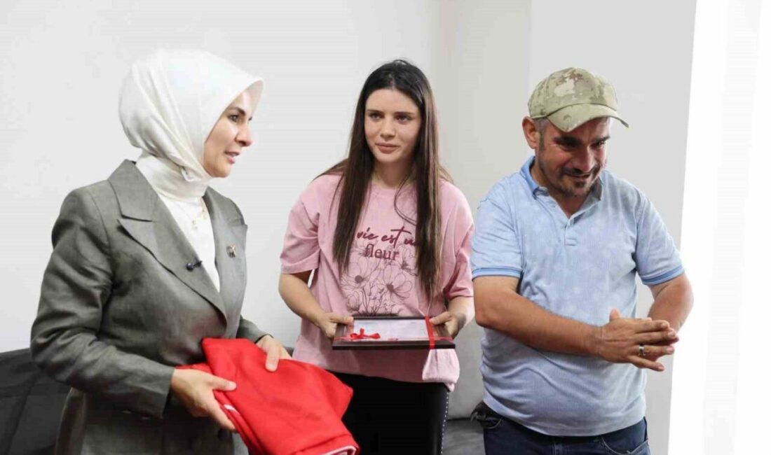 Aile ve Sosyal Hizmetler Bakanı Mahinur Özdemir Göktaş, Erzincan’da anne