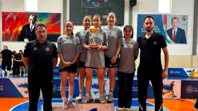 Erzincanlı sporcular, Artvin’de düzenlenen Anadolu Yıldızlar Ligi (ANALİG) Badminton Grup