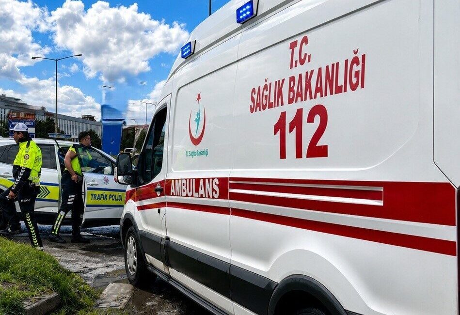 Gaziantep’ten Erzurum’un Tekman ilçesine gitmekte olan yolcu minibüsünün Erzincan’da devrilmesi