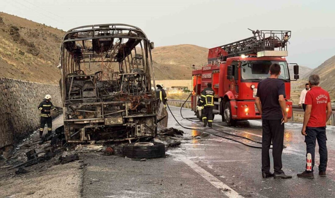 Erzincan-Sivas karayolunda seyir halindeki yolcu otobüsünde yangın çıktı. İtfaiye ekiplerinin