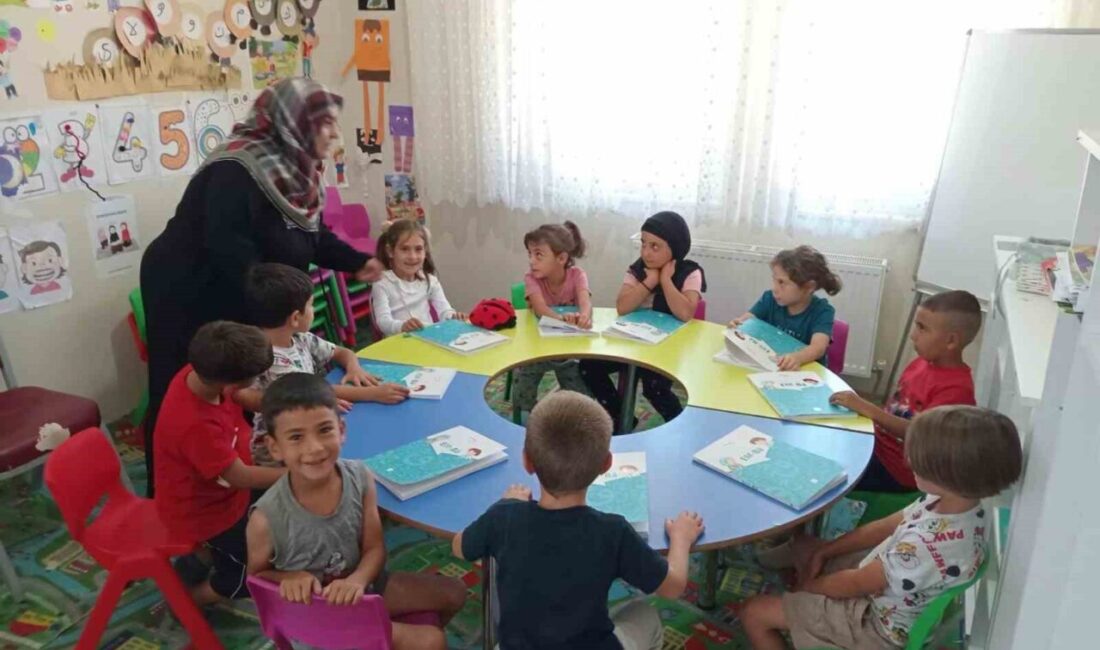 Erzincan İl Müftü Yardımcısı Semiha Keleş, Yoğurtlu Mahallesi’nde faaliyet gösteren