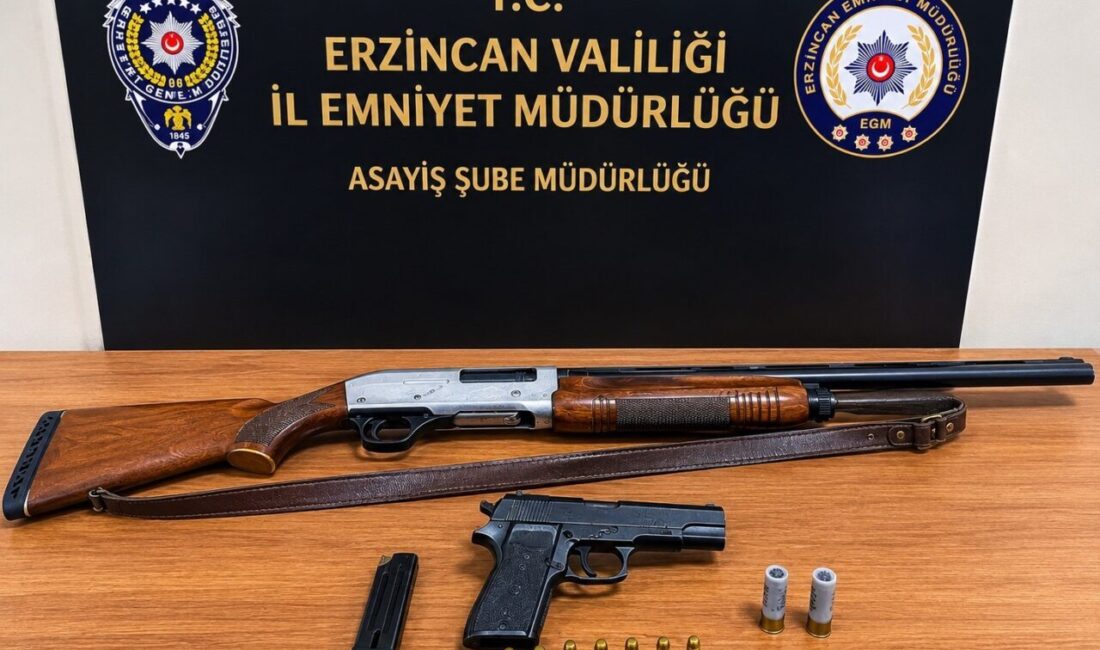 Erzincan’da polis ekiplerince gerçekleştirilen uygulamada ruhsatsız tabanca ve tüfek ele
