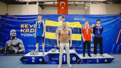 Erzurum Gençlik Spor Kulübü boksörleri, Amasya’dan üç madalya ile döndü.