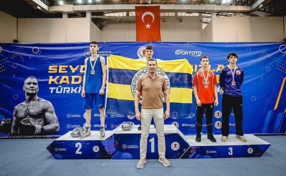 Erzurum Gençlik Spor Kulübü boksörleri, Amasya’dan üç madalya ile döndü.