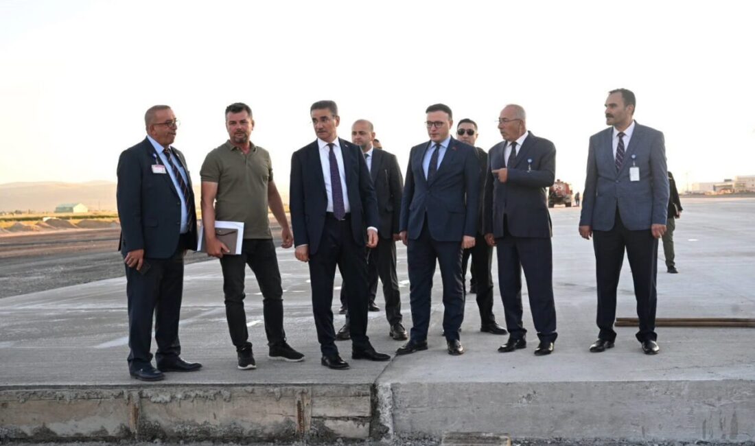 Vali Aydın Baruş başkanlığında, Erzurum Havalimanında devam eden apron yenileme