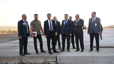 Vali Aydın Baruş başkanlığında, Erzurum Havalimanında devam eden apron yenileme