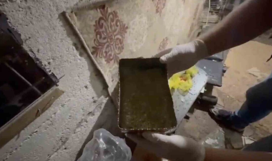 Sakarya’nın Adapazarı ilçesinde evde sentetik kannabinoid (bonzai) üreterek sattıkları iddia