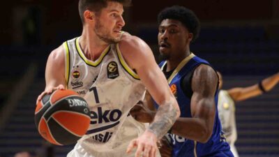 Fenerbahçe altyapısından yetişen ve iki farklı dönemde sarı-lacivertli formayı giyen