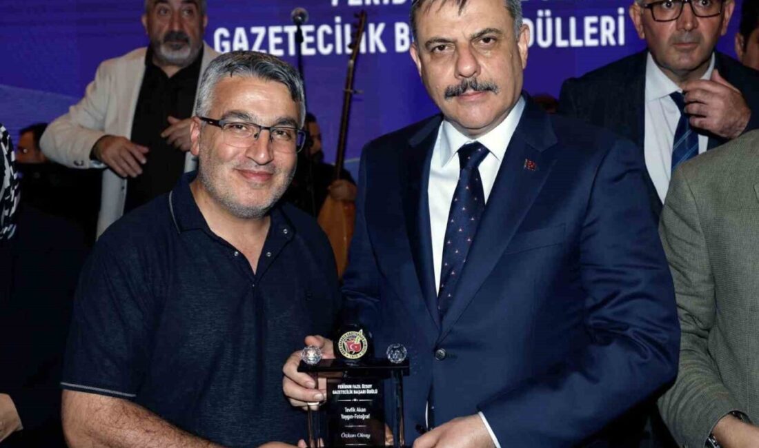 Doğu Anadolu Gazeteciler Cemiyeti (DAGC) tarafından Erzurum’da düzenlenen Feridun Fazıl