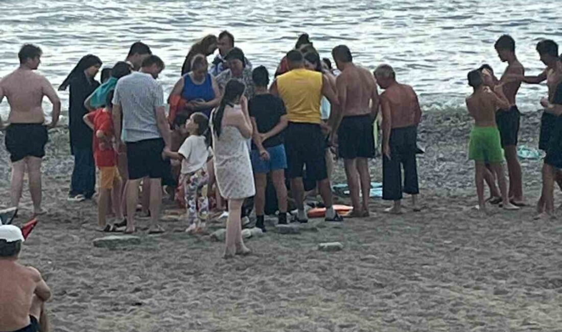 Zonguldak’ın Çaycuma ilçesine bağlı Filyos beldesinde serinlemek amacıyla denize giren