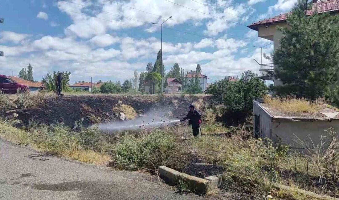 Sivas’ın Şarkışla ilçesinde etkili olan fırtına yangına neden oldu, alevler