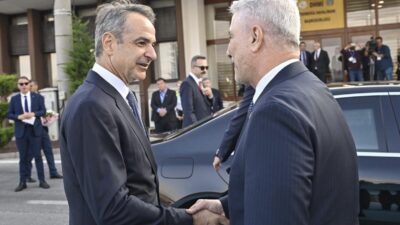 NATO Liderler Zirvesi kapsamında, Fransa Cumhurbaşkanı Emmanuel Macron ve Yunanistan