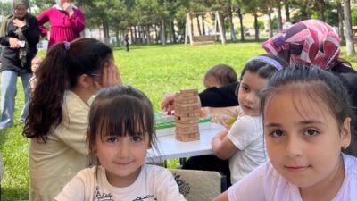 Bayburt İl Halk Kütüphanesi bünyesinde hizmet veren Gezici Kütüphane, Yenişehir