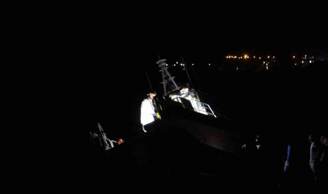 Giresun’da Sahil Güvenlik Komutanlığı’na ait botun dalgakıran kayalıklarına çarpması sonucu