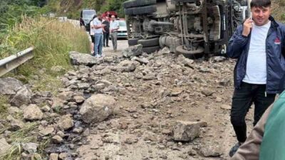 Trabzon’un Tonya ilçesinde meydana gelen trafik kazasında bir hafriyat kamyonu