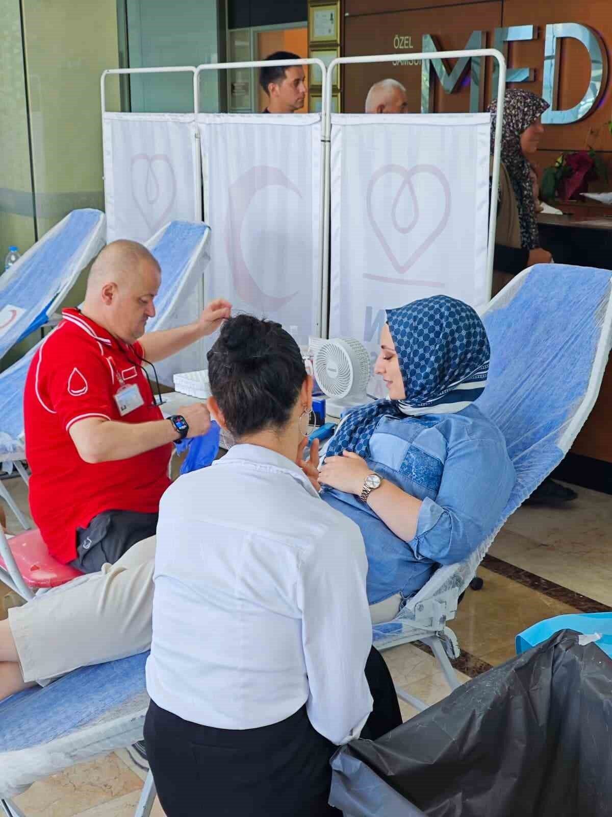 Samsun’da özel hastane çalışanları ve hasta yakınları kan bağışında bulundu.