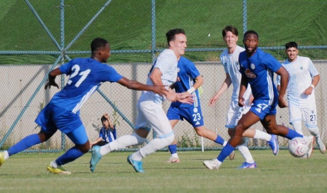 Erzurumspor FK hazırlık maçında Çaykur Rizespor ile golsüz berabere kaldı.