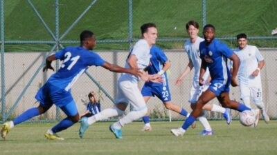 Erzurumspor FK hazırlık maçında Çaykur Rizespor ile golsüz berabere kaldı.