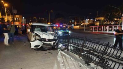 Sakarya’nın Adapazarı ilçesinde 1 hafif ticari araç ile 2 motosikletin