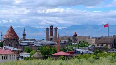 Erzurum Valiliği verilerine göre kentte vergi mükellefi sayısı hızla artarken,
