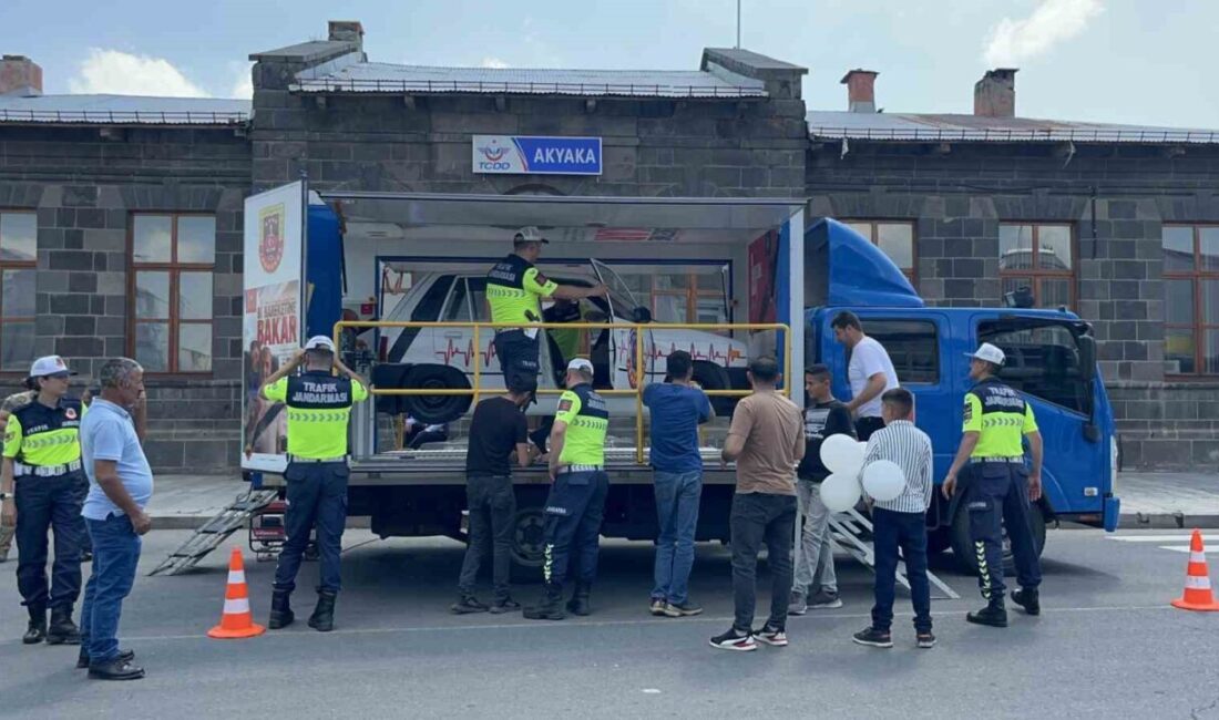 Jandarma Genel Komutanlığı’nın ’Jandarma Mobil Eğitim Tırı’ ve ’Emniyet Kemeri