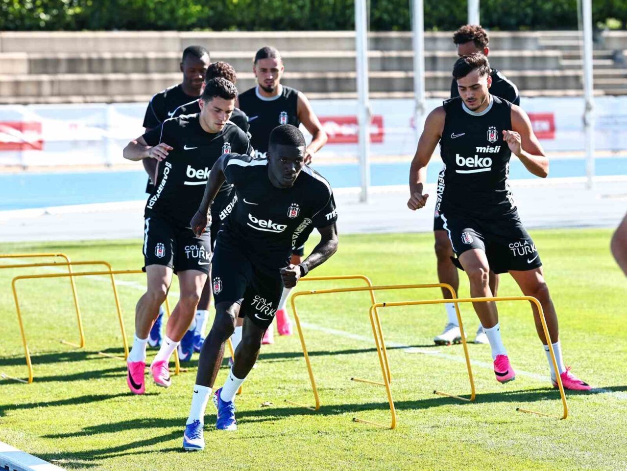 Beşiktaş, yeni sezon hazırlıklarına Slovakya’nın Bratislava kentinde kamp yaptığı otelde