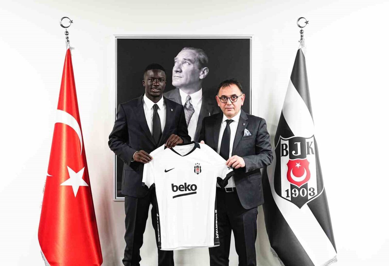 Beşiktaş’ın yeni transferi Fransız oyuncu Kassoum Ouattara, çok heyecanlı olduğunu