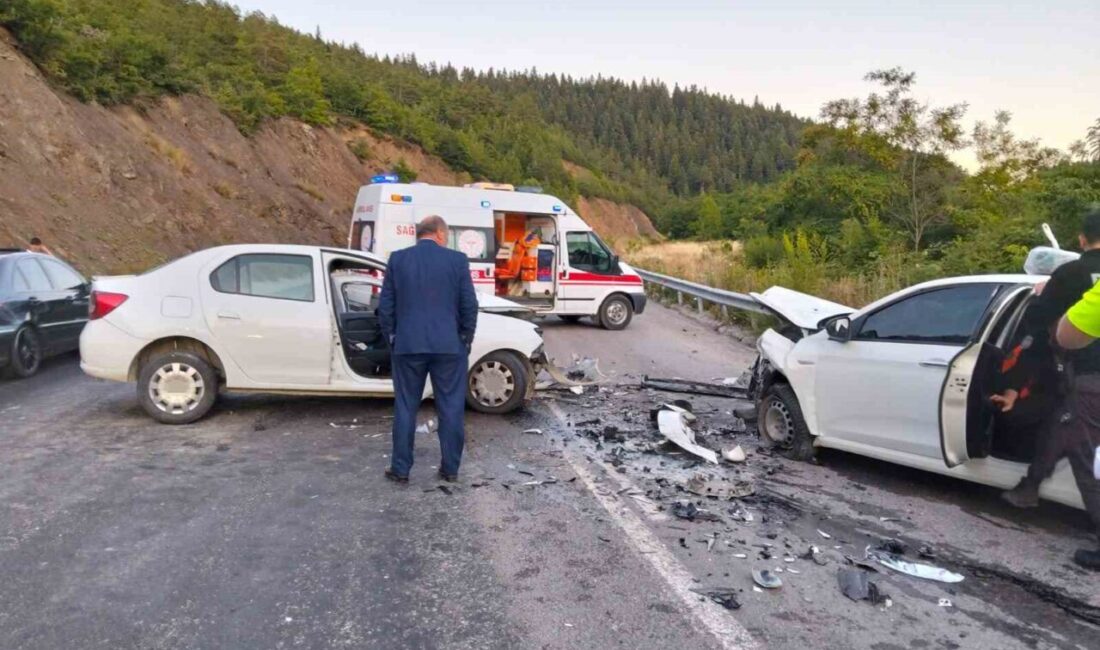 Kastamonu’nun Küre ilçesinde iki otomobilin kafa kafaya çarpışması neticesinde meydana