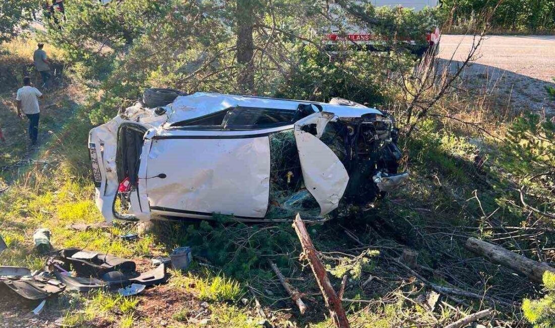 Kastamonu’nun Azdavay ilçesinde otomobilin şarampole yuvarlanması neticesinde meydana gelen kazada