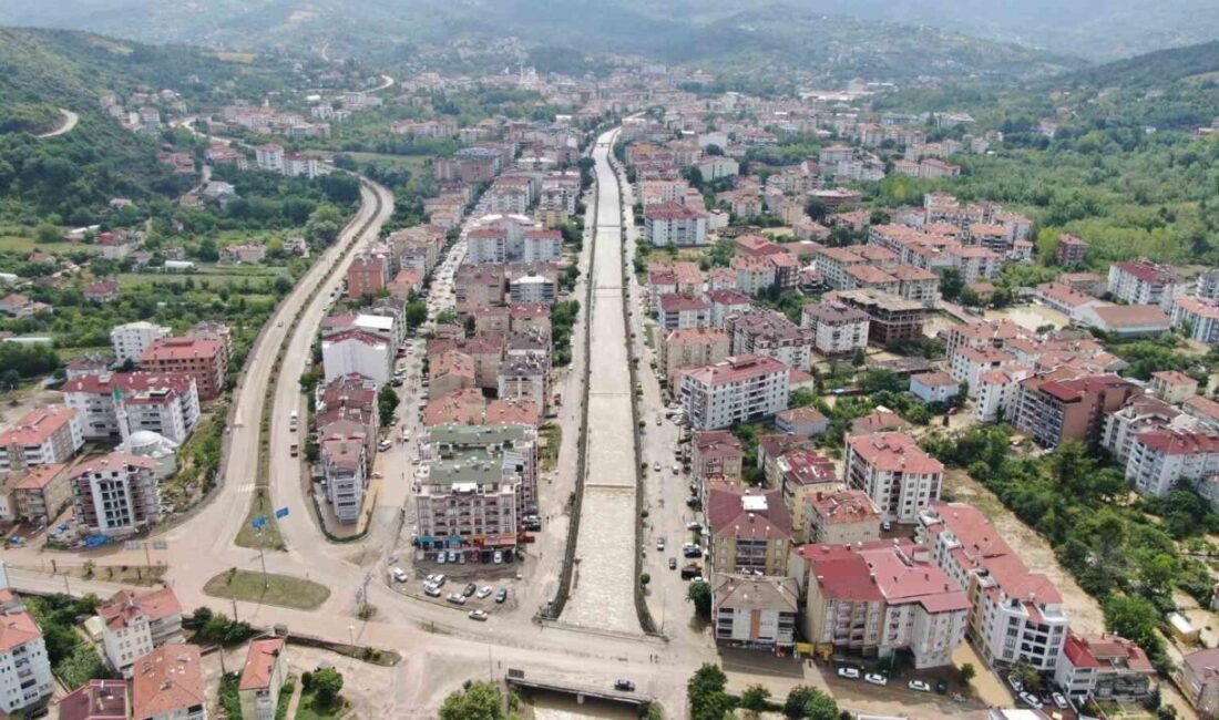 Kastamonu’da etkili olan kuvvetli sağanak nedeniyle Cide ilçesinde 12 kişi