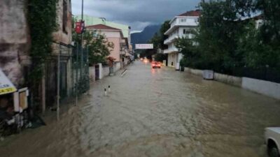 Kastamonu’nun Cide ilçesinde şiddetli yağış sele neden oldu. Sel nedeniyle
