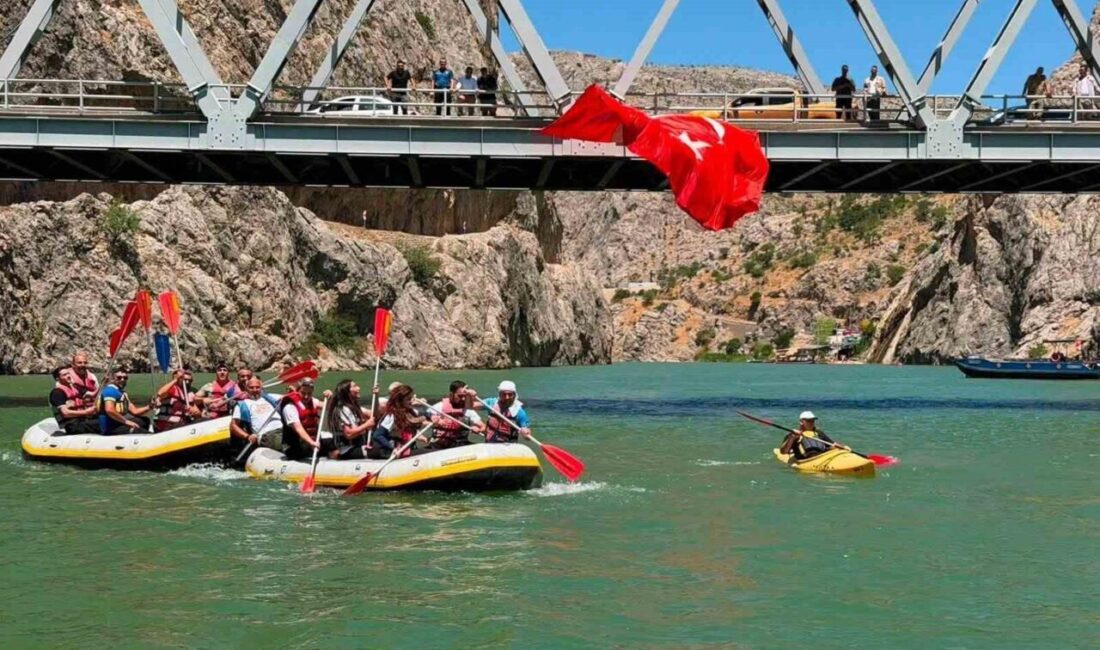 Erzincan’ın Kemaliye ilçesinde rafting, kano ve bot safari etkinlikleri düzenlendi.
