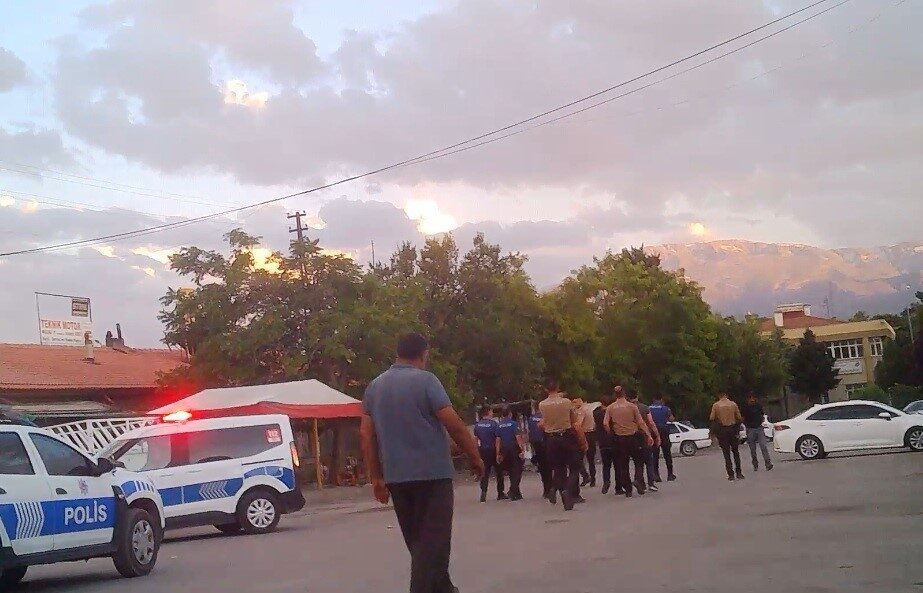 Erzincan’da kimlik kontrolü sırasında bekçiye mukavemette bulunduğu iddia edilen şüpheli,