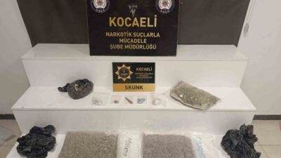 Kocaeli’de polis ekiplerince düzenlenen uyuşturucu operasyonlarında yakalanan 7 şüpheliden 2’si