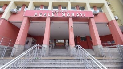 Kocaeli’de Ekrem İmamoğlu’nun gözaltına alınmasını protesto amacıyla düzenlenen eylemlere katıldıkları