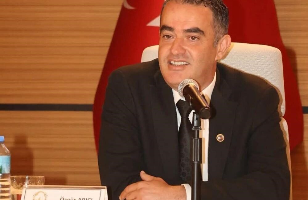 CHP’de yaşanan yönetim değişikliğinin ardından, parti yönetimi ve üyelerin istifasının