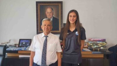 Merinos Voleybol Spor Kulübünün alt yapısında yetişen Azra Kankılıç Milli